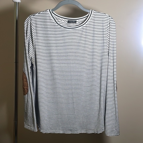 3/$12 Perfect fall long sleeve! - Picture 4 of 5